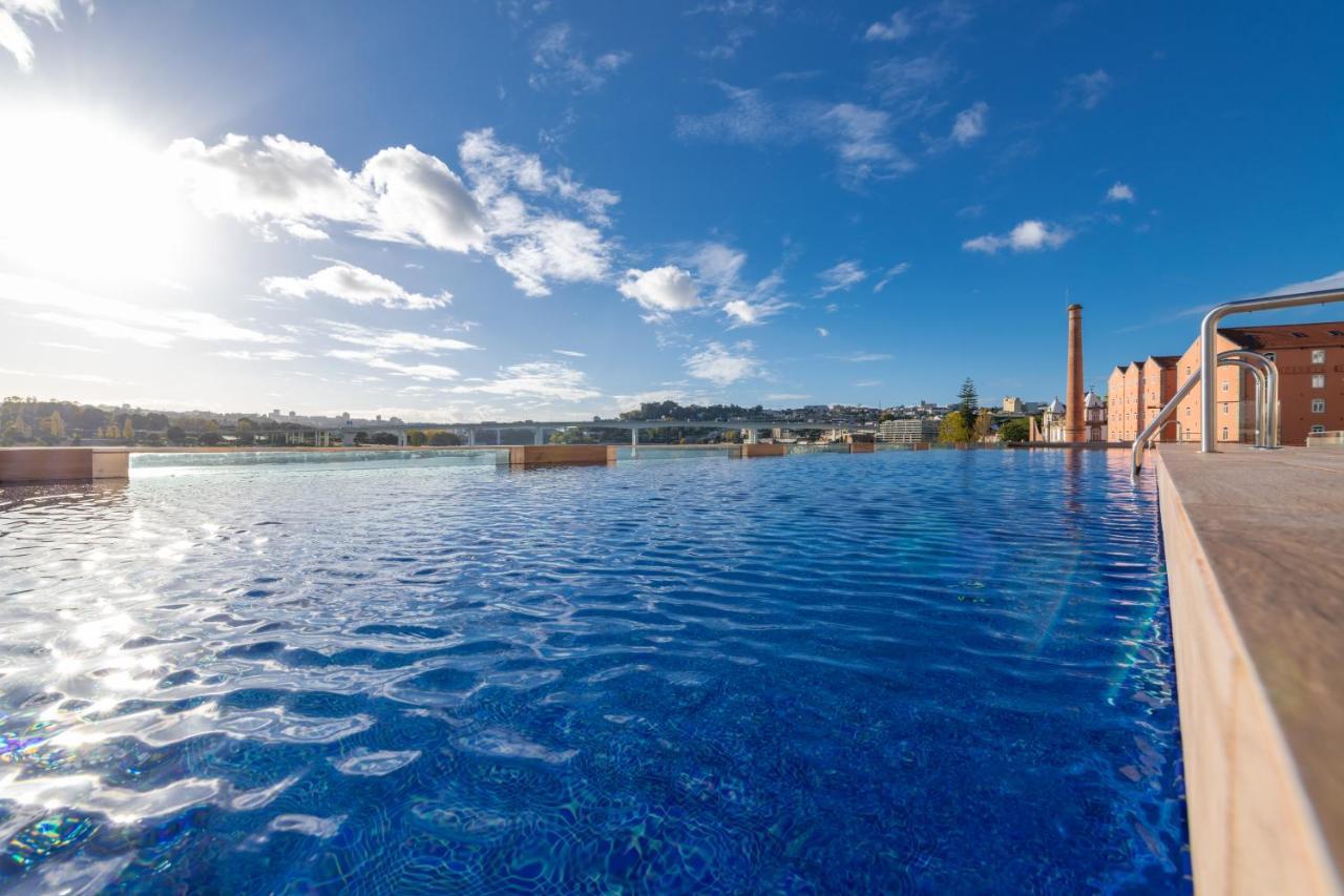 Pestana Douro Riverside - Preferred Hotels & Resorts, Lifestyle Valbom  ภายนอก รูปภาพ The rooftop pool at the hotel