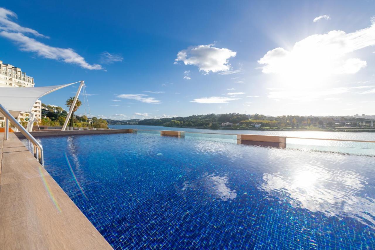 Pestana Douro Riverside - Preferred Hotels & Resorts, Lifestyle Valbom  ภายนอก รูปภาพ Infinity pool at the resort