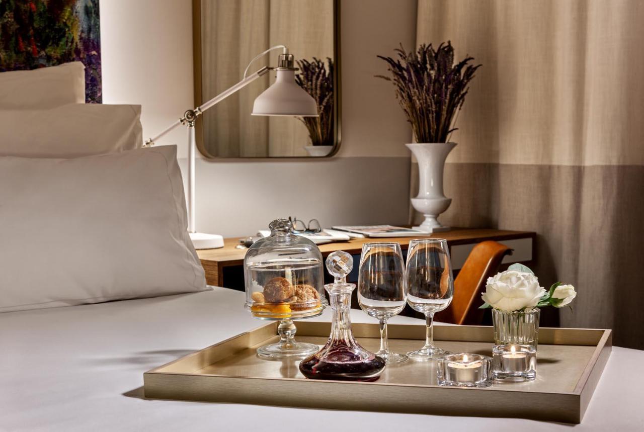 Pestana Douro Riverside - Preferred Hotels & Resorts, Lifestyle Valbom  ภายนอก รูปภาพ A tray with a decanter, wine glasses, and a candle holder